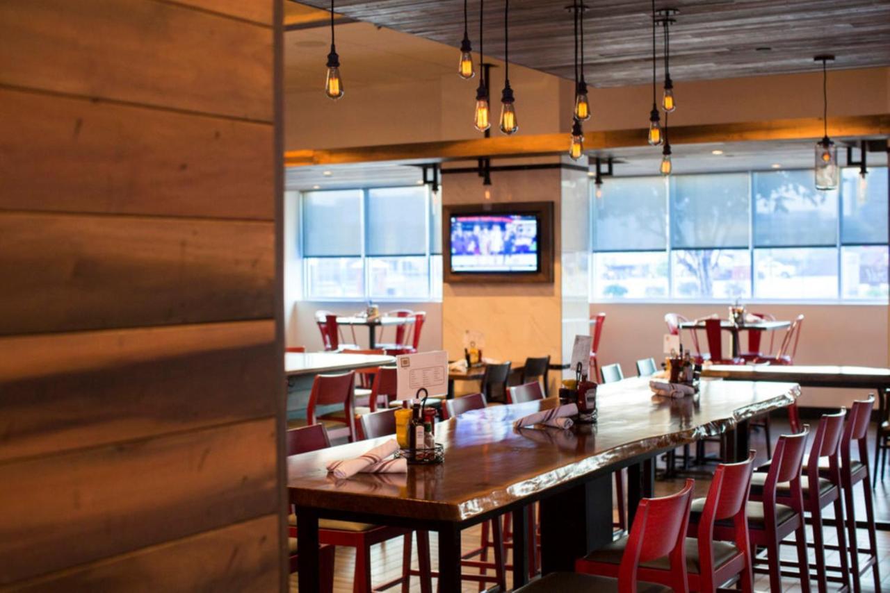 Holiday Inn Omaha Downtown - Waterpark By Ihg Exterior foto